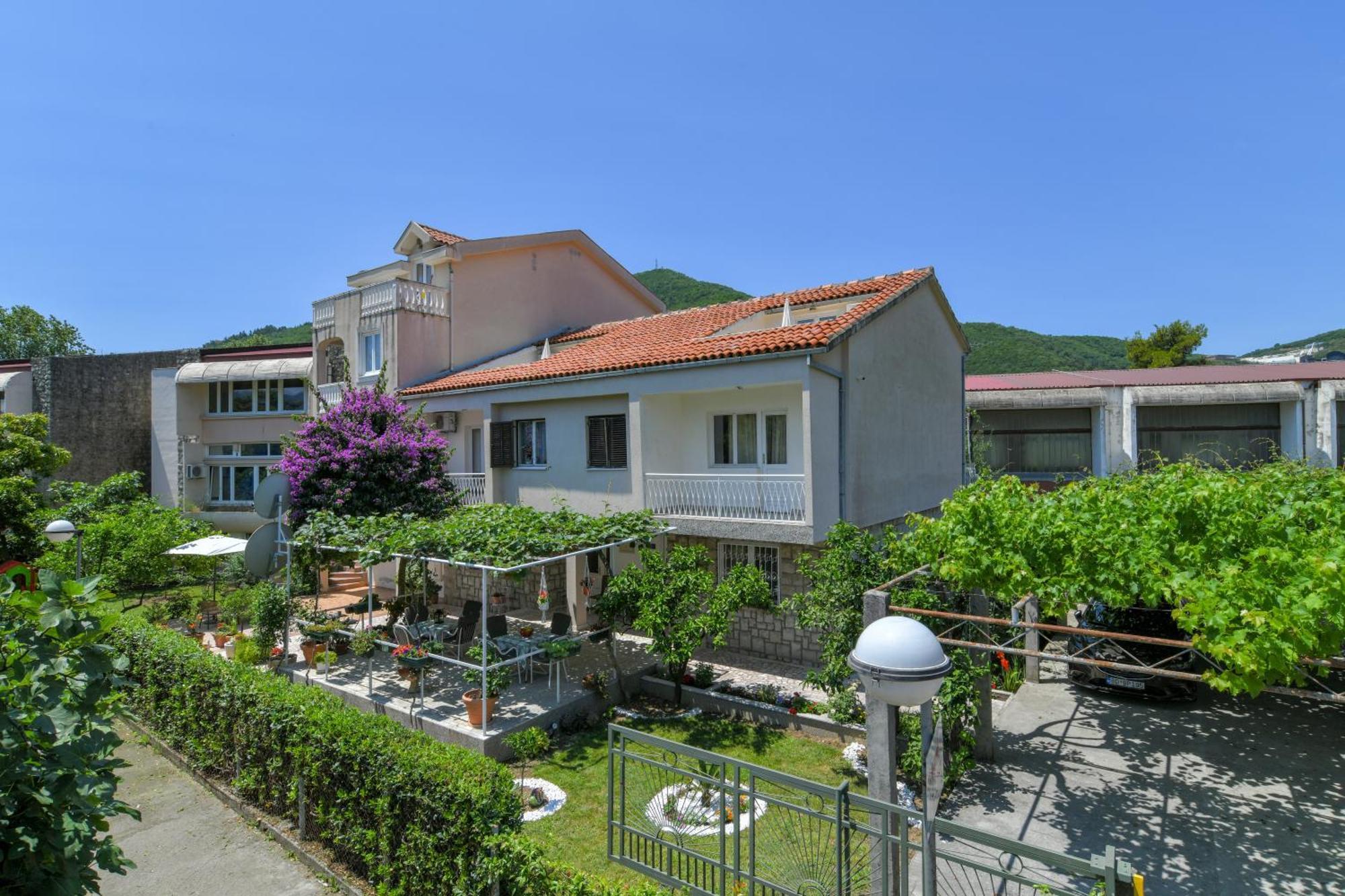 בודווה Apartments Elena מראה חיצוני תמונה